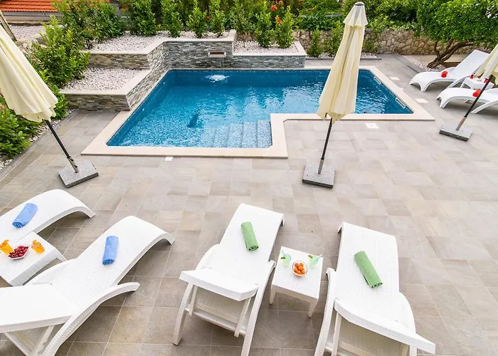 Dubravka 트로기르