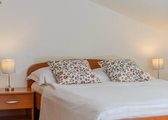 Dubravka 트로기르