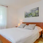 Dubravka Apartment *